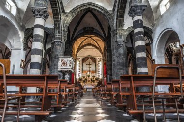 Levanto kasabasındaki Saint Andrea Kilisesi manzarası. La Spezia