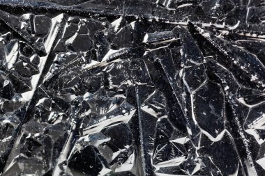 Saf Silisyum kristalleri yüzeyinde