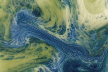 Karışık sarı ve mavi renkler