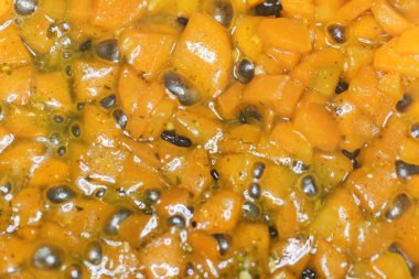 Bir tencereye içinde havuç