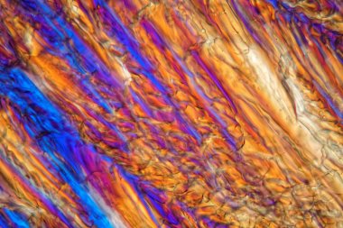 Dondurulmuş elma suyu bir mikroskop altında.