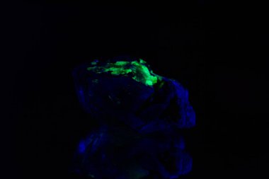 Kuvars yeşil flüoresan hyalite kapaklı