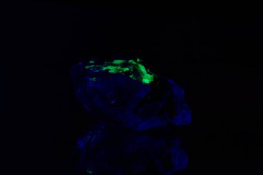 Kuvars yeşil flüoresan hyalite kapaklı