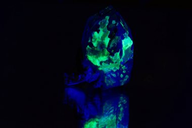 Kuvars yeşil flüoresan hyalite kapaklı