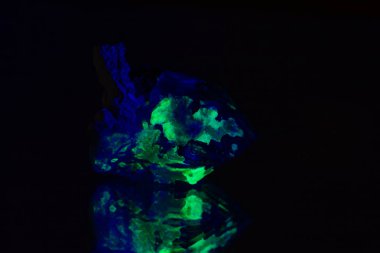 Kuvars yeşil flüoresan hyalite kapaklı