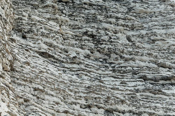 在法国诺曼底 白鲸时代的石灰石中暗火石卵石层 — 图库照片