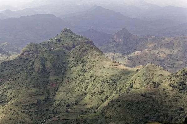 Paisagem com nuvens nas montanhas Simien na Etiópia . — Fotografia de Stock