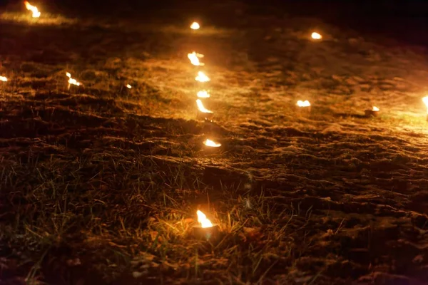 Güney Almanya 'da, Frankonian Alb' inde hafif bir kutlama sırasında çayırda küçük yangınlar çıktı.. — Stok fotoğraf