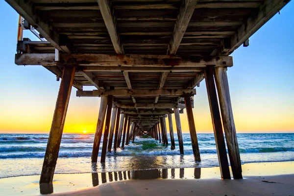 Solnedgång vid Henley Beach — Stockfoto