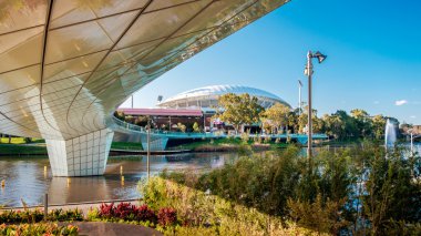 Adelaide Oval ve ayak Köprüsü