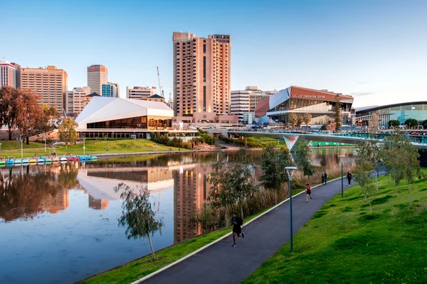 Brzegu rzeki Torrens w Adelaide — Zdjęcie stockowe