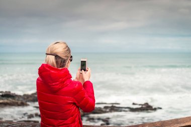 cep telefonu ile fotoğraf çekmek kadın 