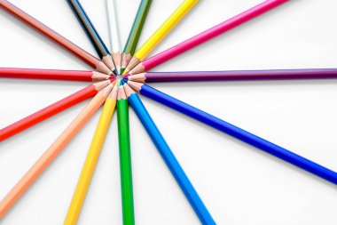 Keskin renkli kalem demet