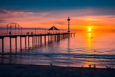 İnsanlar Brighton iskelede, Güney Avustralya