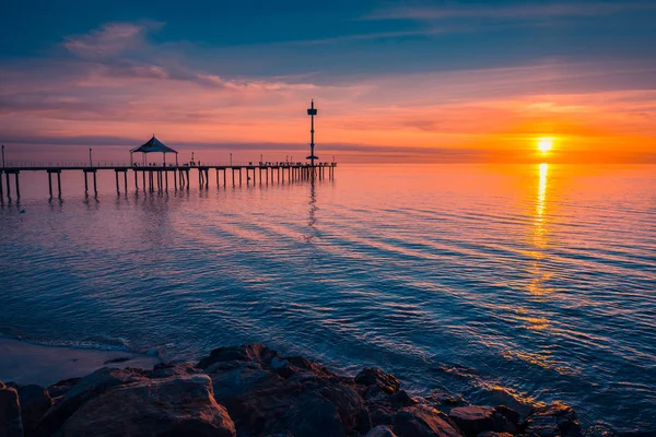 Západ slunce na pláži Brighton nad oceánem, Jižní Austrálie — Stock fotografie