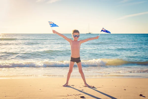 Niño con banderas australianas en el día de Australia —  Fotos de Stock