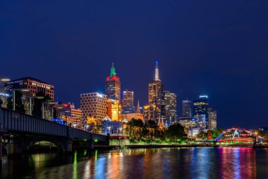 Melbourne şehir gökdelenler geceleri 