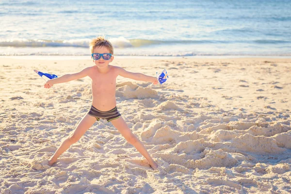 Junge mit australischen Fahnen am Australien-Tag — Stockfoto