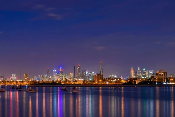 Melbourne city illuminated skyscrapers at night — Stock Photo, Image