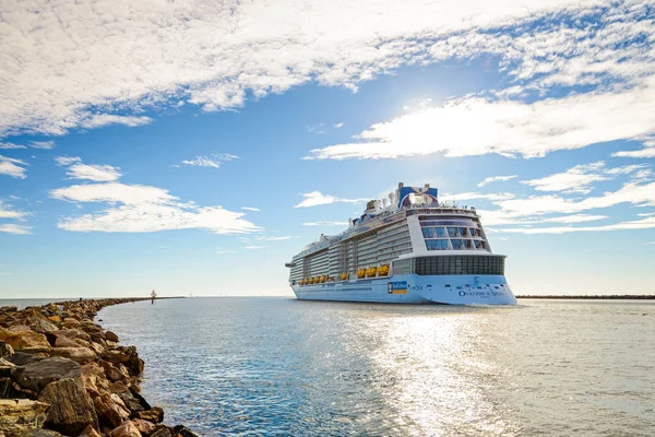 Ovationen für das Kreuzfahrtschiff — Stockfoto