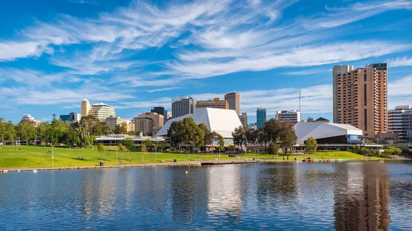 Horizonte da cidade de Adelaide em um dia — Fotografia de Stock