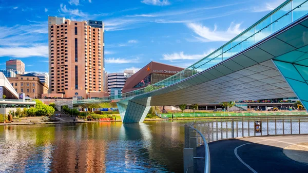 Adelaide şehir ayak Köprüsü ve InterContinental otel 