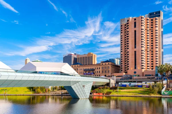 Adelaide şehir ayak Köprüsü ve InterContinental otel 