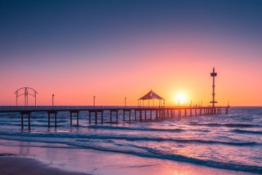 Günbatımı iskeleye Brighton Plajı