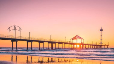 Günbatımı iskeleye Brighton Plajı