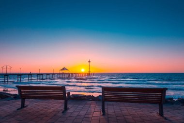 Günbatımı iskeleye Brighton Plajı