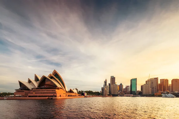 Sydney Opera Binası ve Circular Quay — Stok fotoğraf