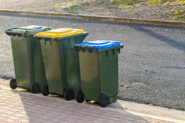 Kerbside depo koleksiyonu için hazır