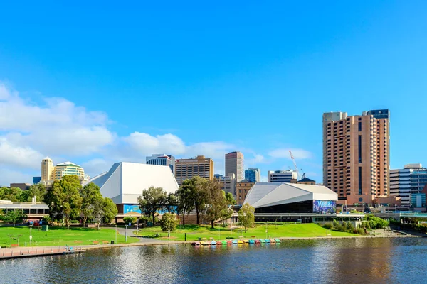 Adelaide city skyline med dess ikoniska byggnader — Stockfoto