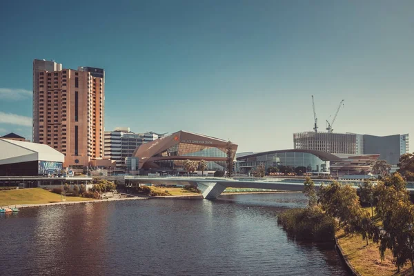 Adelaide city skyline med dess ikoniska byggnader — Stockfoto