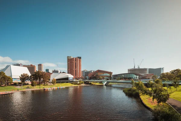 Adelaide skyline van de stad met zijn iconische gebouwen — Stockfoto