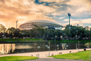 Adelaide Oval ve Torrens nehir