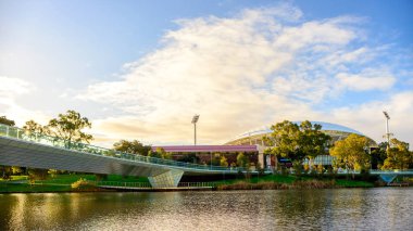 Adelaide Oval ve Torrens nehir