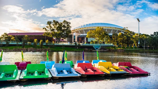 Adelaide Oval and Torrens river — Stock Photo, Image