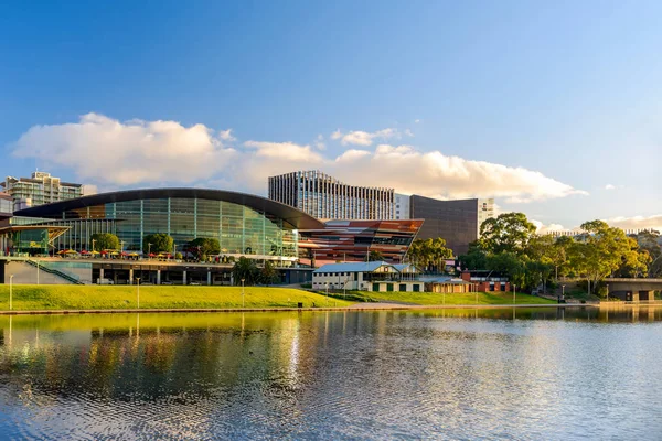 Centro de Convenções de Adelaide ao pôr do sol — Fotografia de Stock