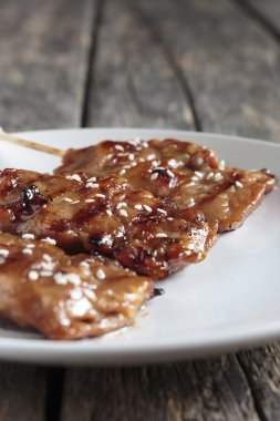 Tayland yemekleri ızgara domuz ahşap zemin üzerinde