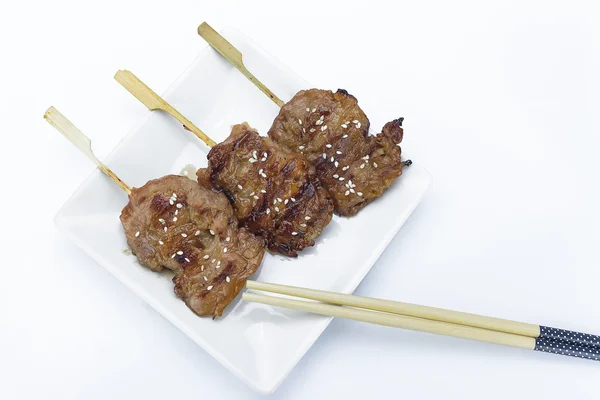 Thai cibo carne di maiale alla griglia su sfondo bianco — Foto Stock