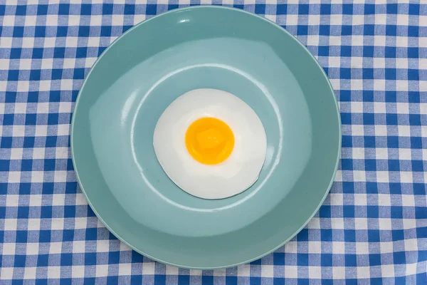 Kızarmış yumurta üzerinde kolay