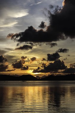 Gündoğumu ve günbatımı manzara