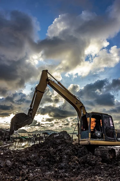 Excavadora amarilla y naturaleza Imagen De Stock