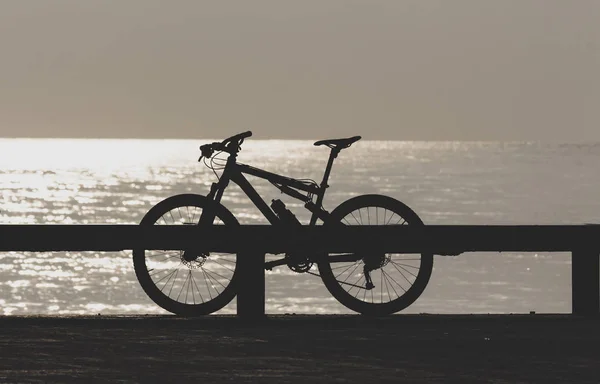 Fahrräder und Sonnenaufgang — Stockfoto