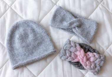 Konuşmacı doğal yumuşak yün el tarafından şapka ve kafa bandı gri renk ve degrade bandaj pembe gri örgü