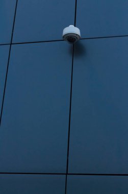 karanlık modern binanın güvenlik kamerası