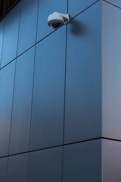 karanlık modern binanın güvenlik kamerası