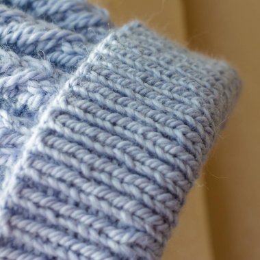 Mavi şapka closeup çiftleşme sürecinde. Sığ derinlik-in tarla