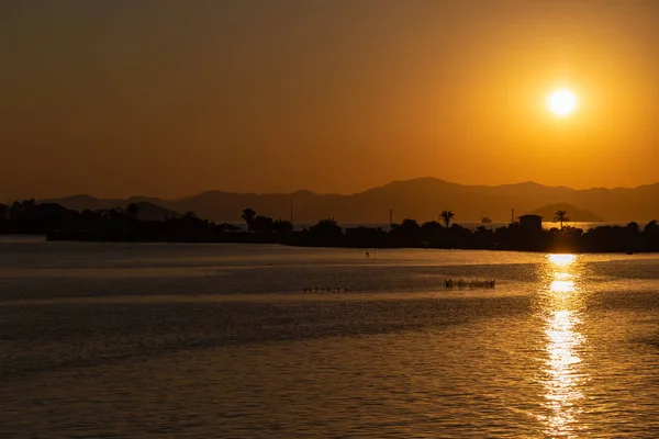 Puesta de sol en la playa de Calis en el mar Egeo — Foto de Stock